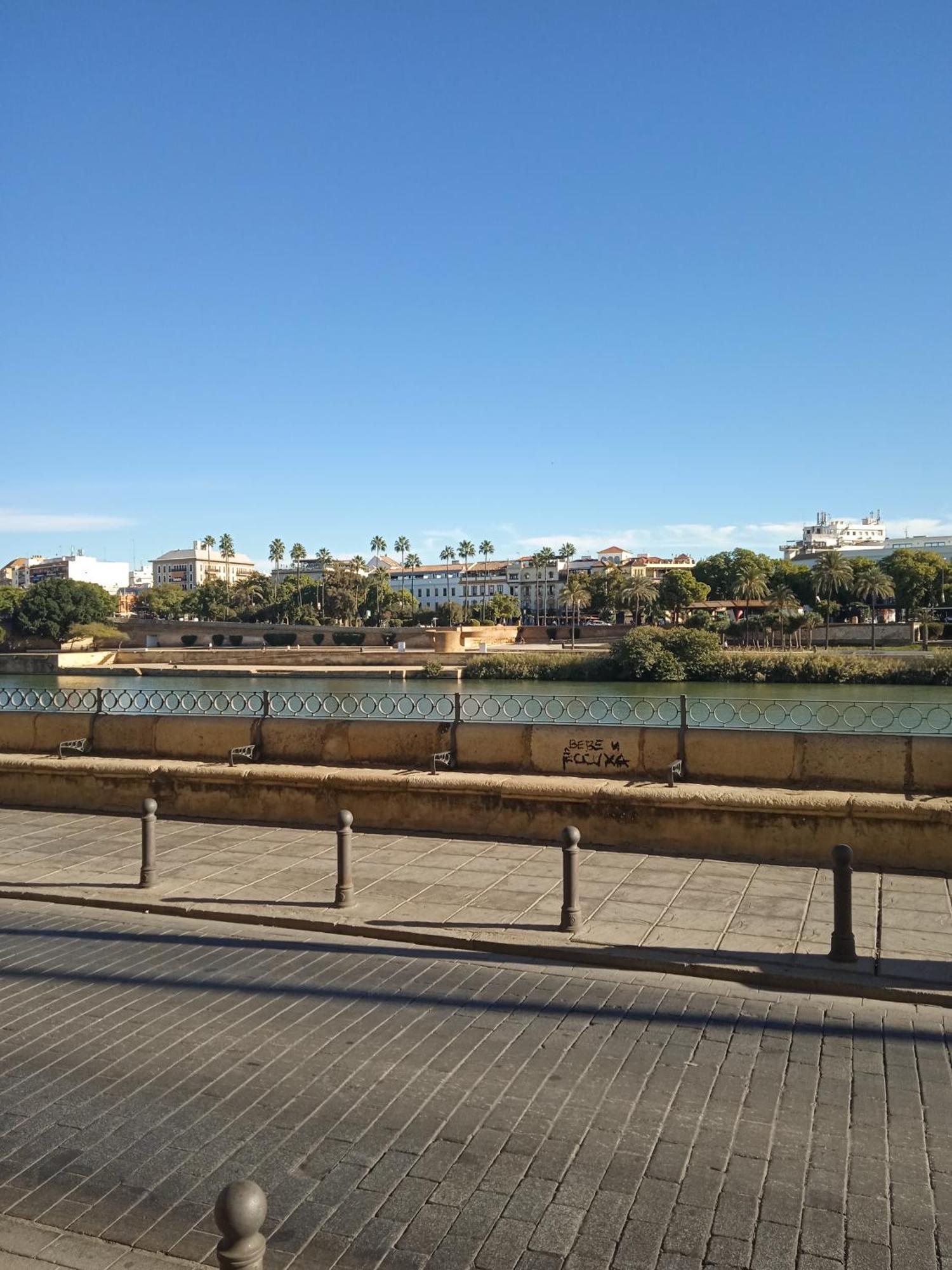 Boho Chic River Side Apartment Sevilla Eksteriør bilde